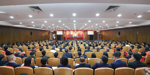 宜化集團2024年度工作總結暨技術創(chuàng)新表彰大會、七屆四次職工代表大會勝利閉幕(圖1)