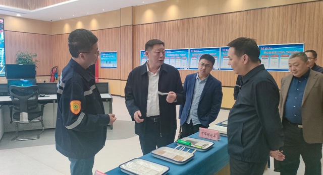 宜昌市國資委黨委書記、主任黃智華到降解新材料公司調(diào)研指導(dǎo)工作